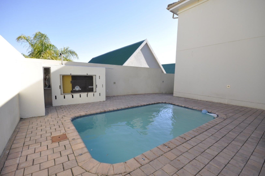 8 Bedroom Property for Sale in Wavecrest Eastern Cape